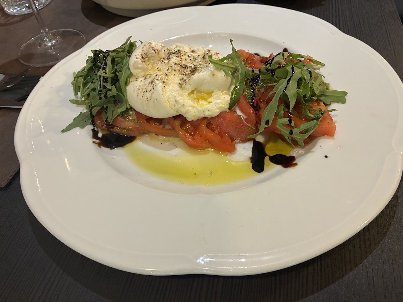 Ensalada de tomate rosa del Perelló con burrata